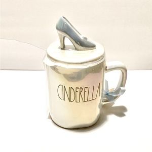 CINDERELLA IRIDESCENT MUG
RAE DUNN AND DISNEY PRINCESS
NWT